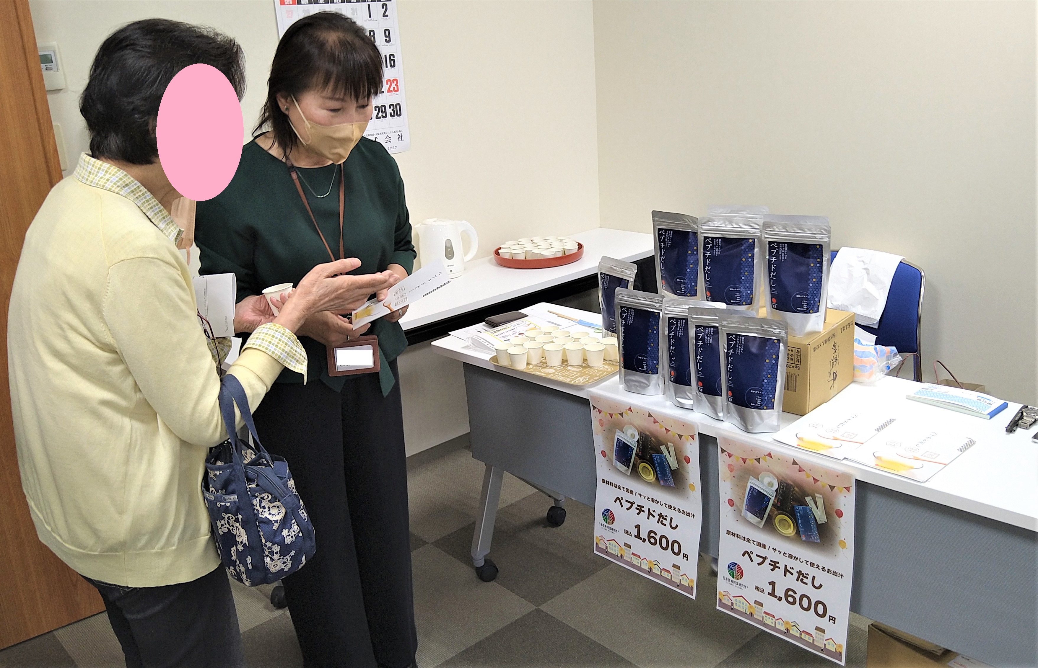 日本医食同源研究所様　『美味しい緑茶とお出汁の販売』の様子