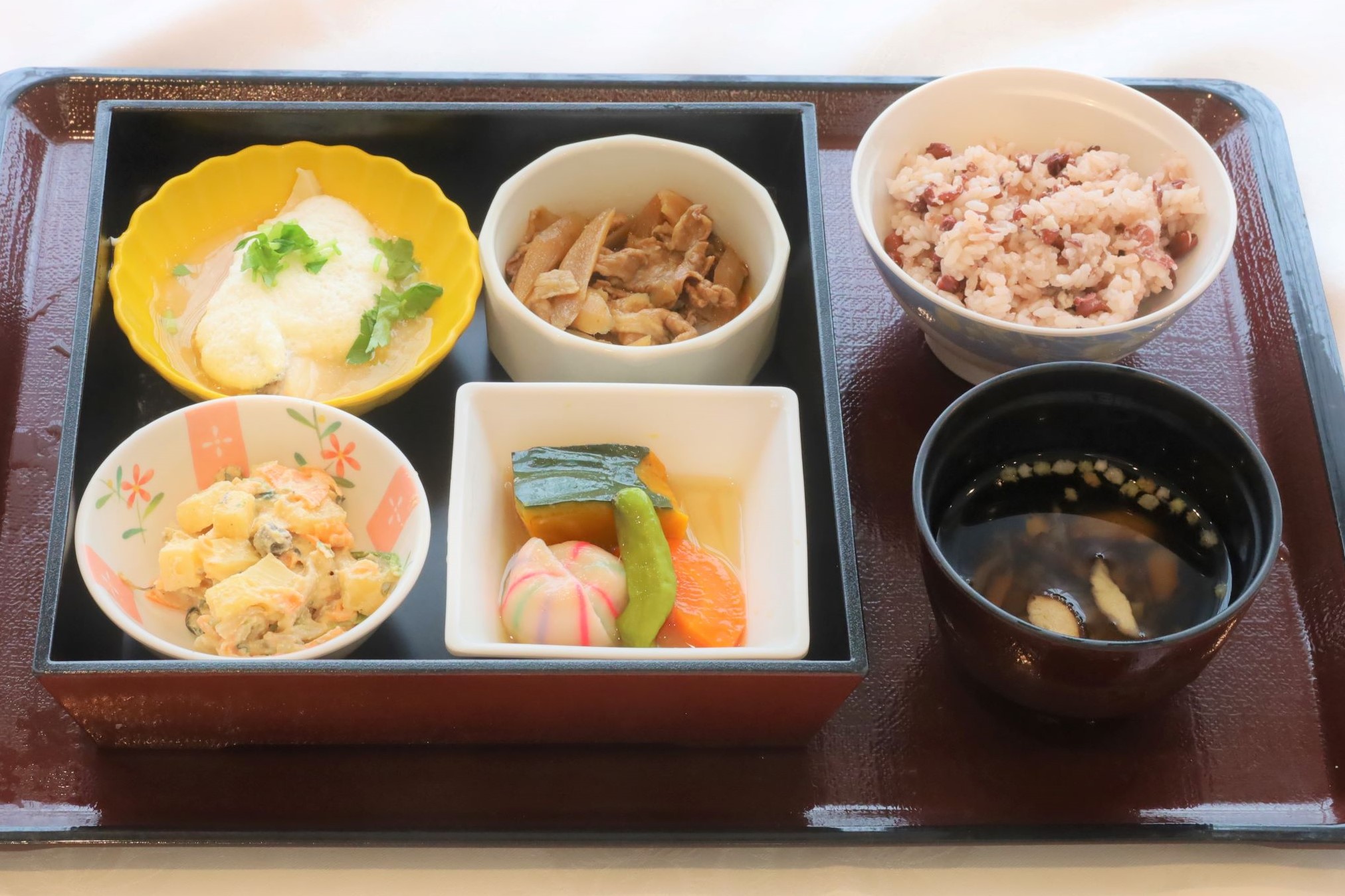 松花堂弁当
１０月１５日（火）夕食