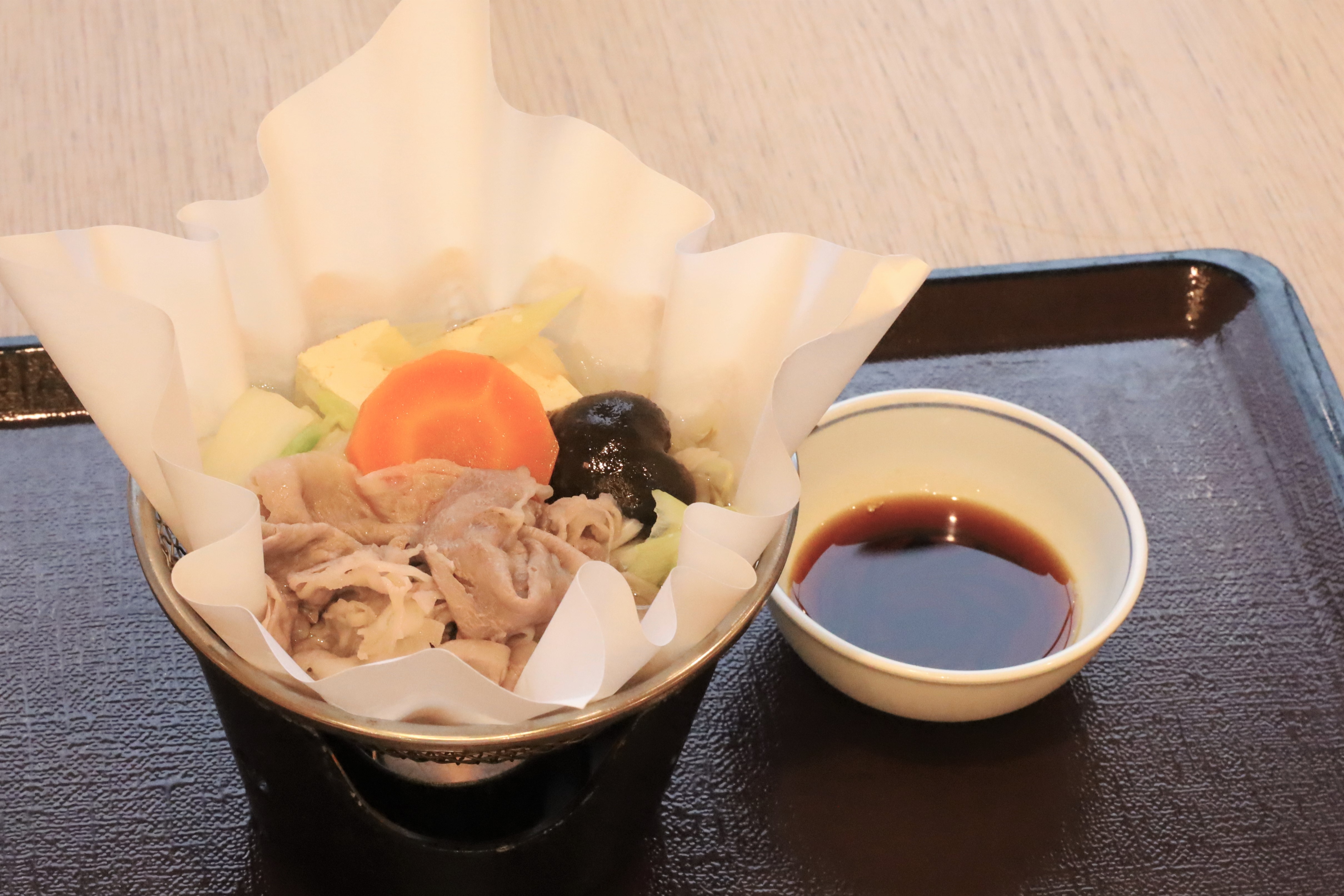 牛しゃぶしゃぶ’（紙鍋）