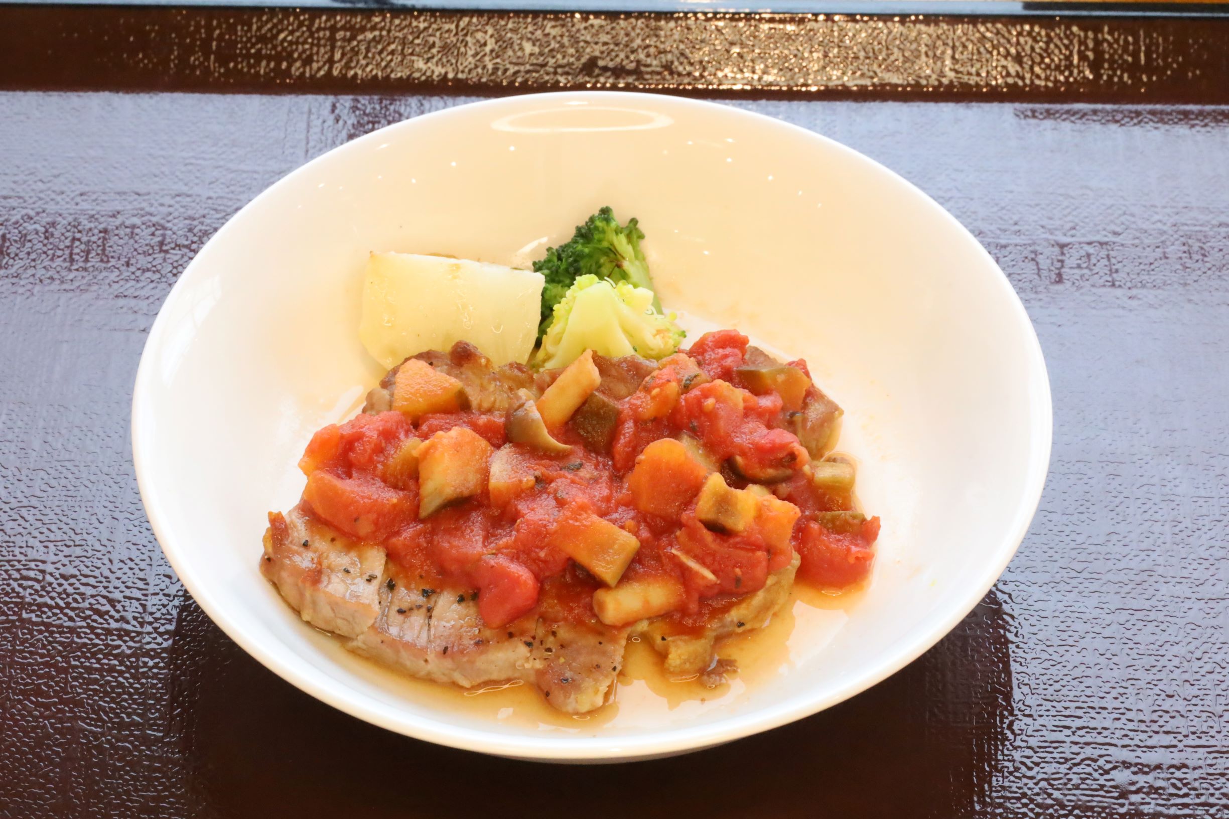 豚肉のソテー～秋野菜のラタトゥイユ風ソース～