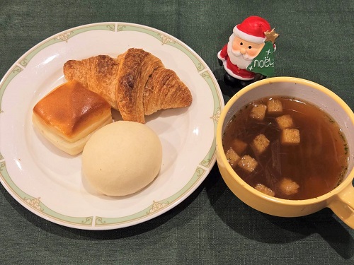 ★オニオンスープ
★パン盛り合わせ