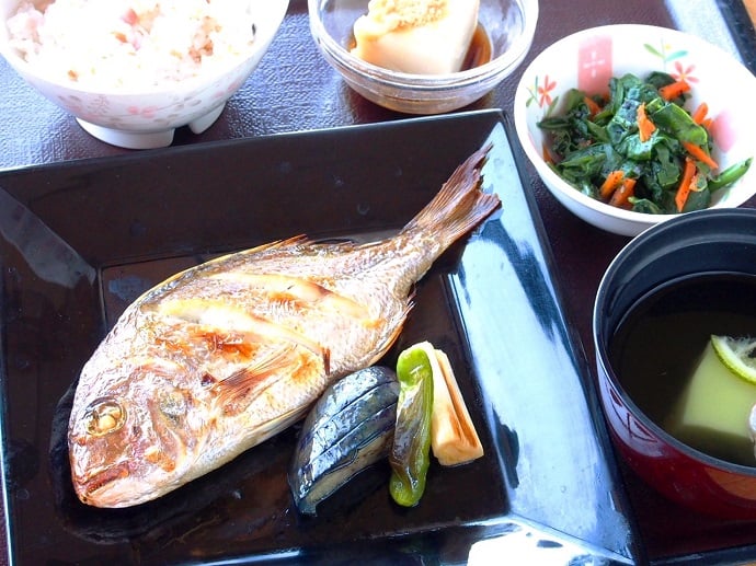 小鯛の原塩ひと塩焼き

