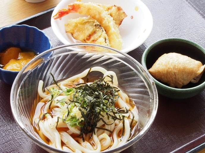 A 冷やしうどん・いなり寿司