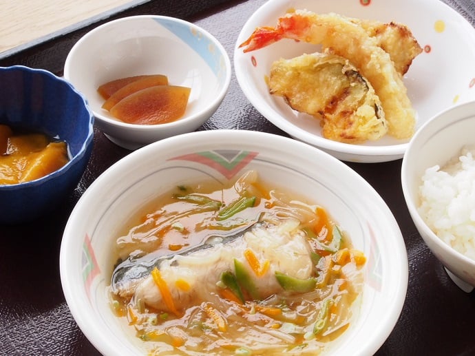 B 白身魚の沢煮・米飯・漬物