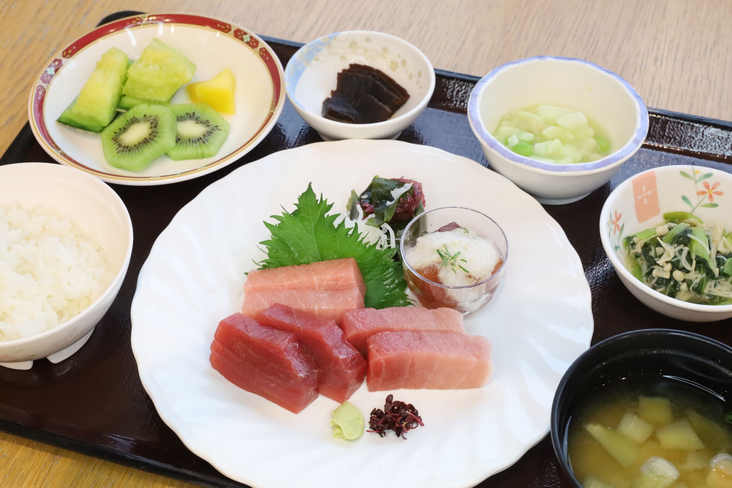 まぐろ尽くし
５月９日(金)　夕食