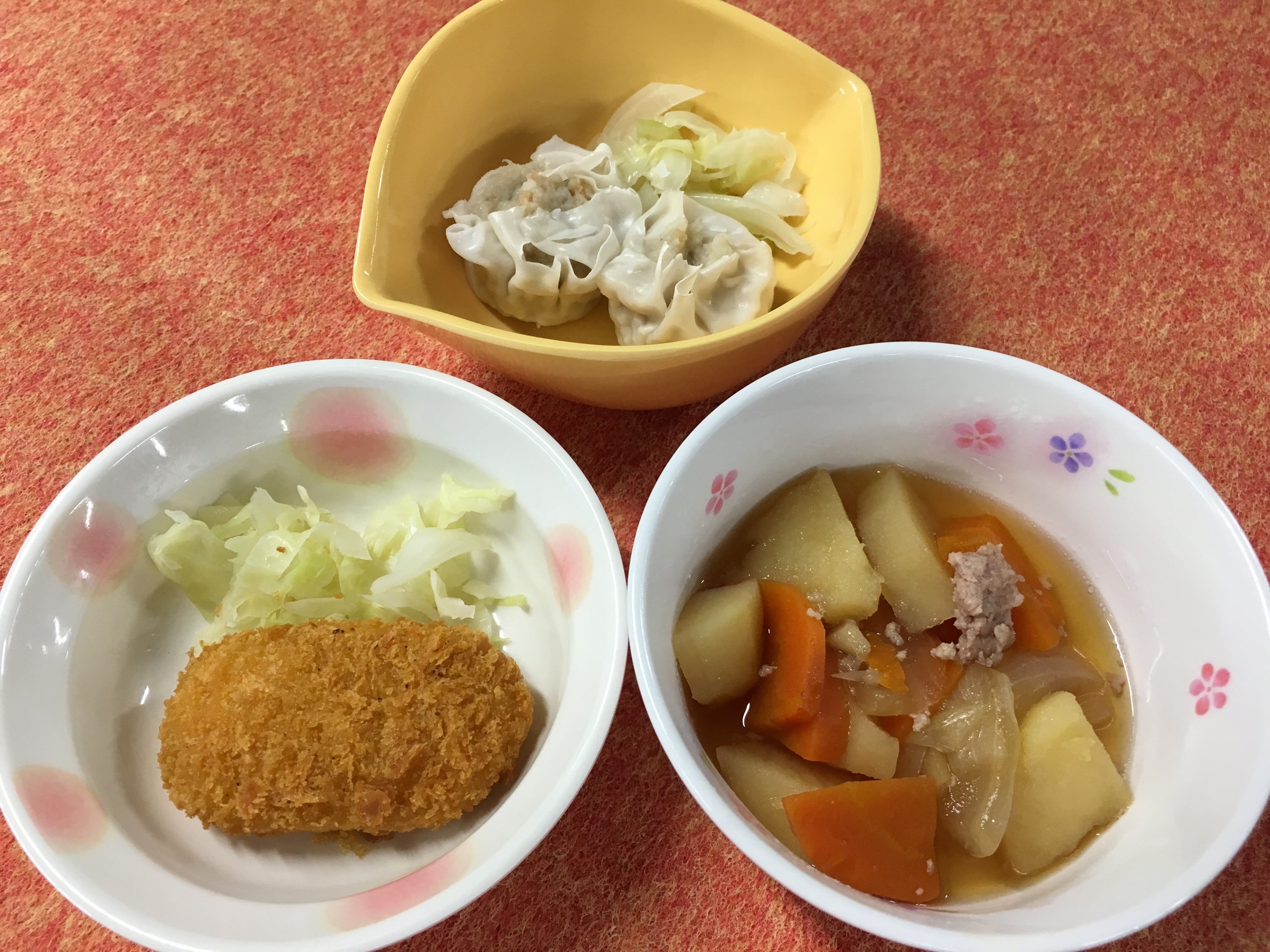 温かい副菜「肉しゅうまい、一口コロッケ、肉じゃが」
