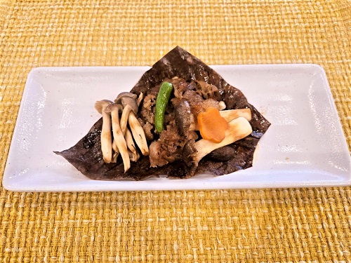 牛肉ときのこの朴葉焼き