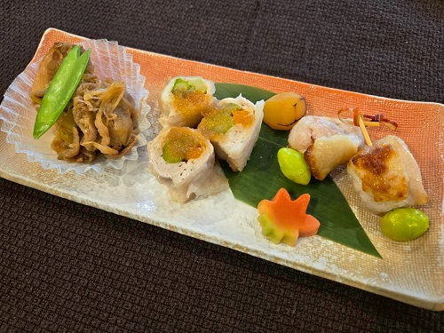 ■肉料理3種もり
　・和牛甘辛いため
　・やまゆりポークの野菜巻
　・桜姫鶏の串焼き