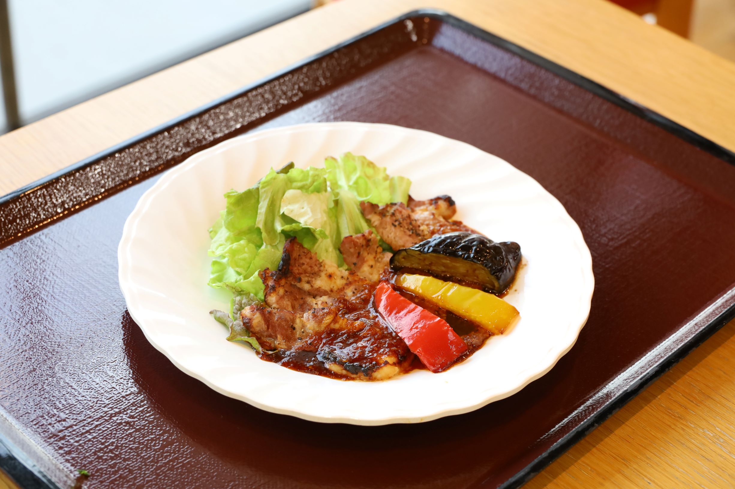 鹿児島県産豚肩ロースの炭焼き
～みぞれソース～