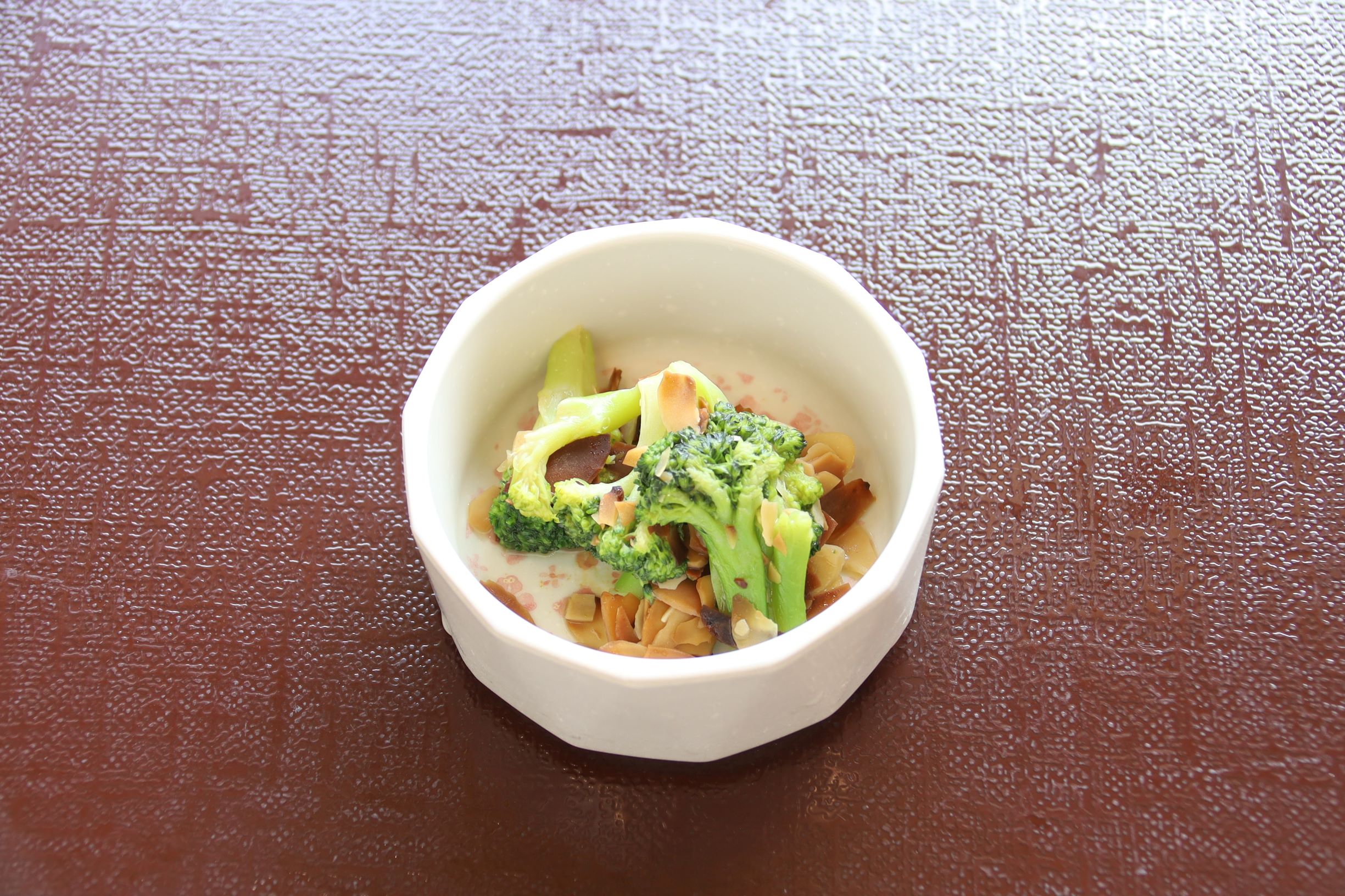 ブロッコリーのアーモンドソテー