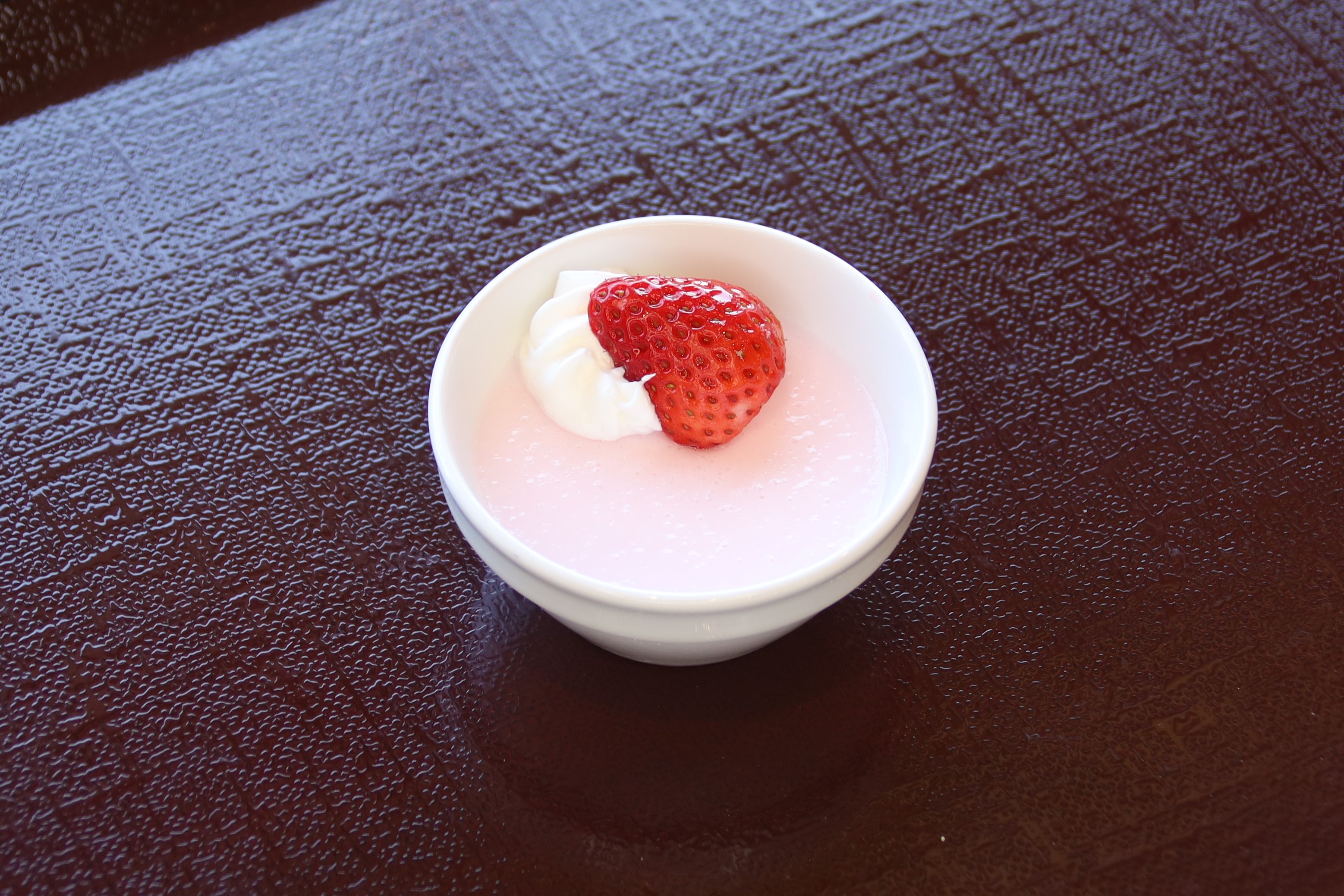 いちごのぷるるんババロア