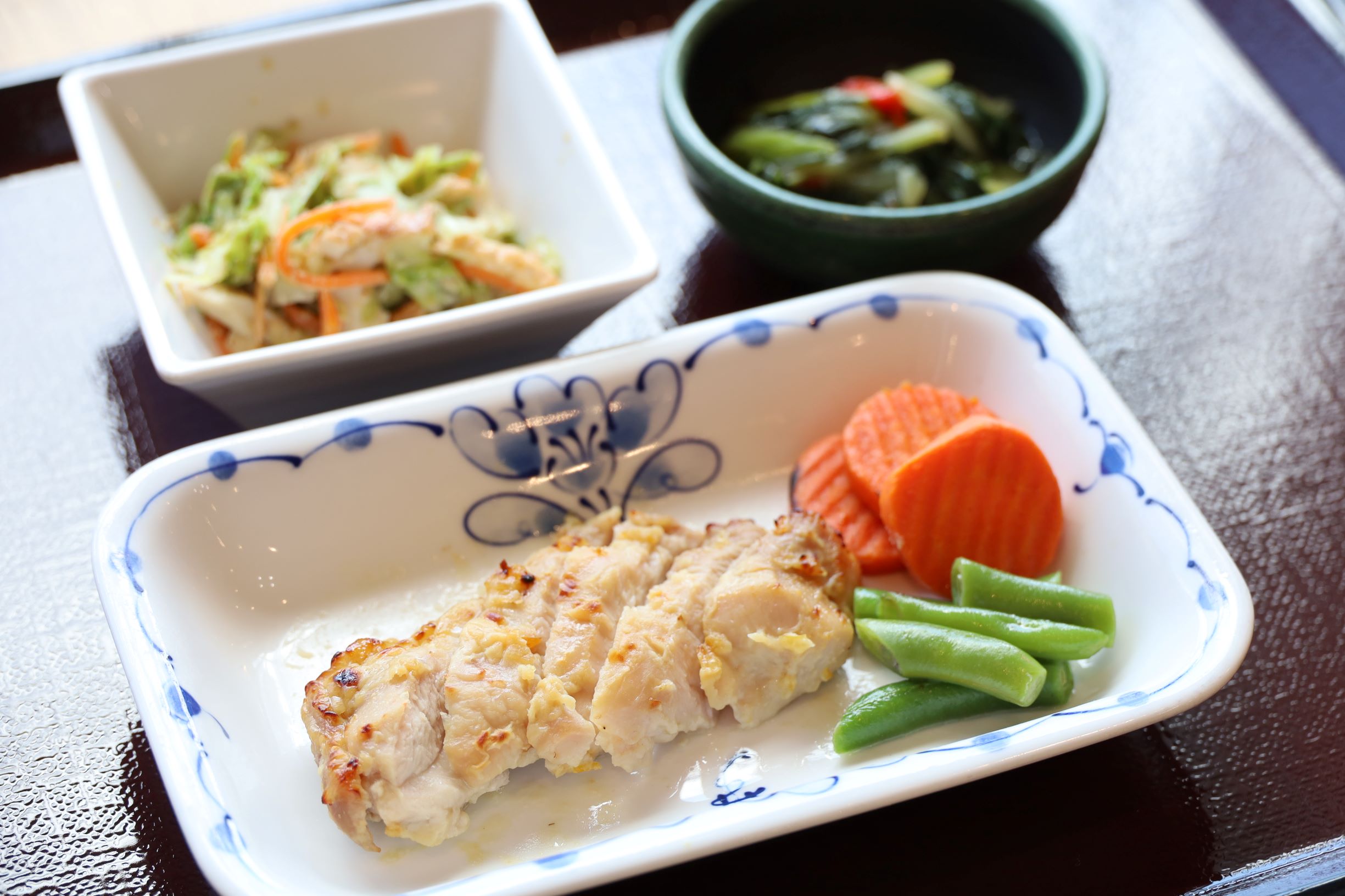 9月22日（火）
昼食　A食　鶏肉のゆず味噌焼き