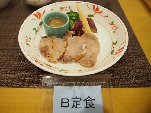 豚ヒレソテー（オニオンソース）