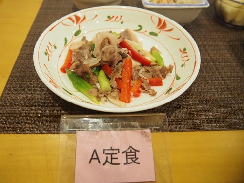 牛肉野菜炒めおろしポン酢かけ
