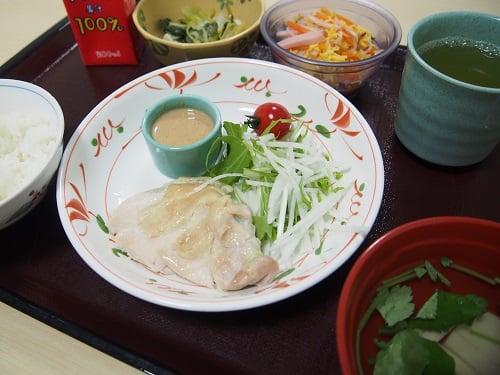 蒸し鶏の胡麻ソース