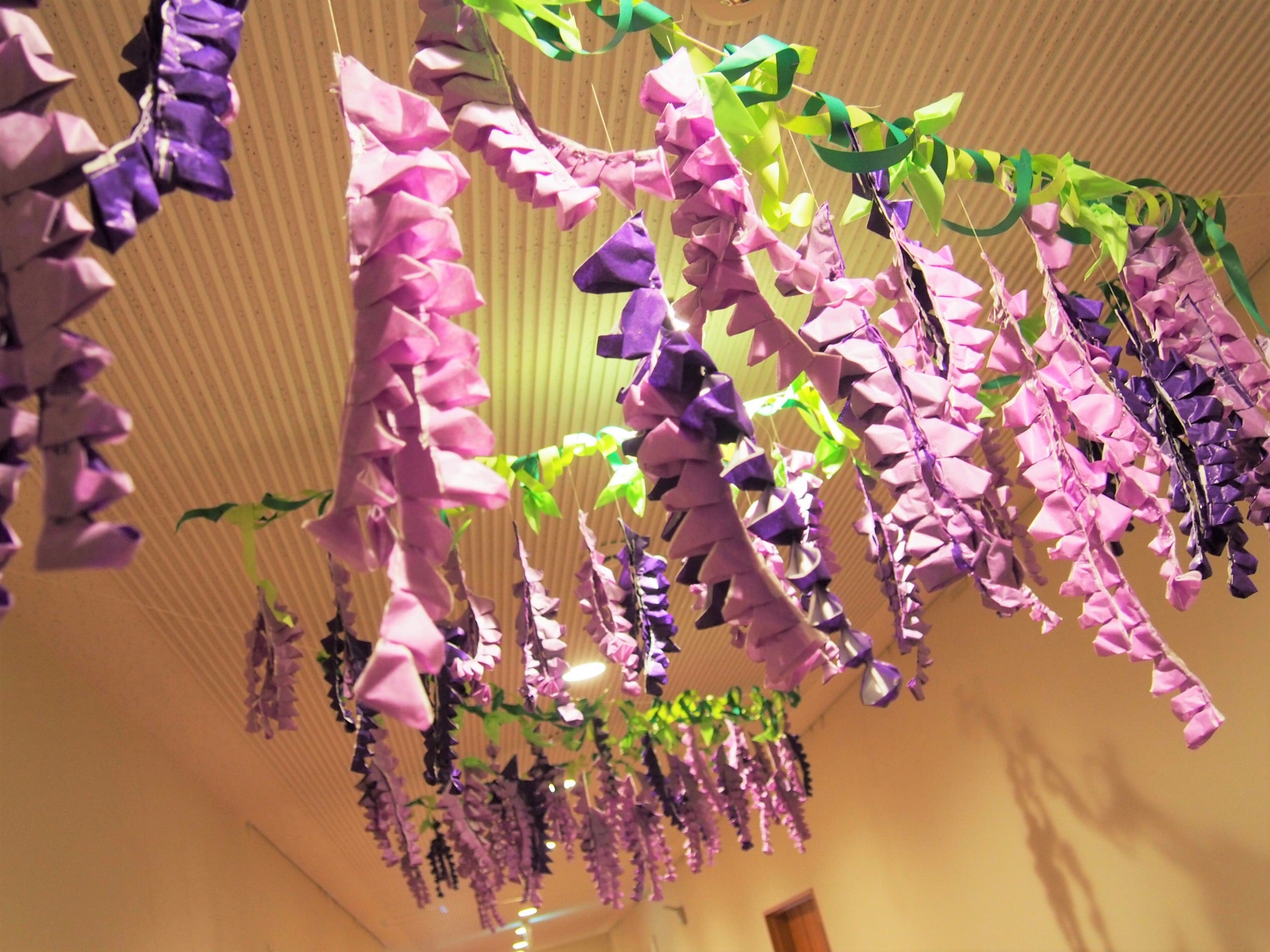 職員お手製の藤の花
