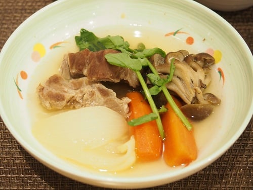A食：豚肉と新玉ねぎのワイン蒸し