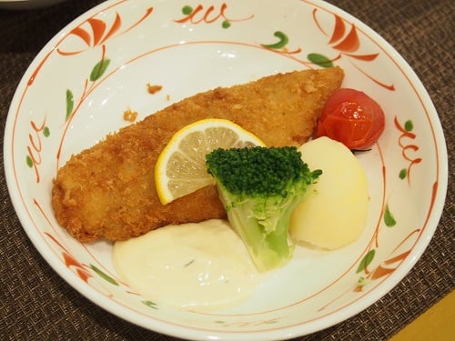 B食：白身魚のタルタルソースがけ