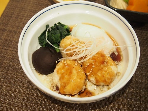 A食：鶏つくね温玉添え