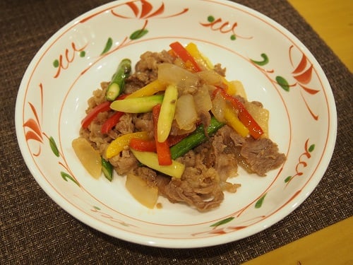 B食：牛肉のカラフル炒め