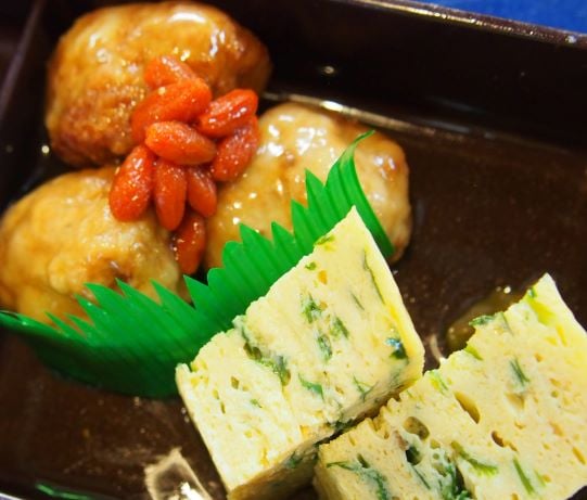 肉団子黒酢あんかけとニラ卵