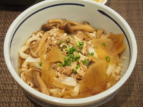 B：豚バラ大根うどん（温）