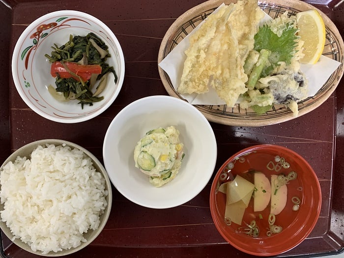 昼食 キスの天ぷら 食事サービス 有料老人ホーム エデンの園 聖隷福祉事業団