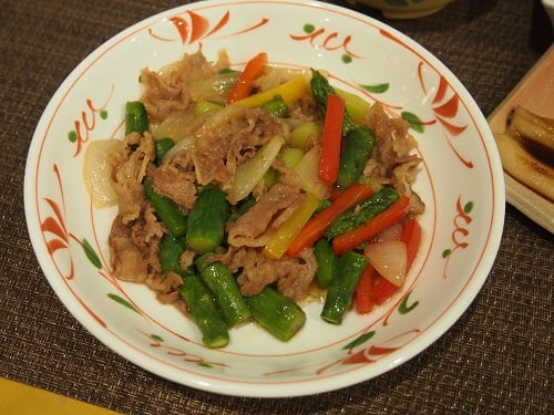A食：牛肉と野菜の炒め物