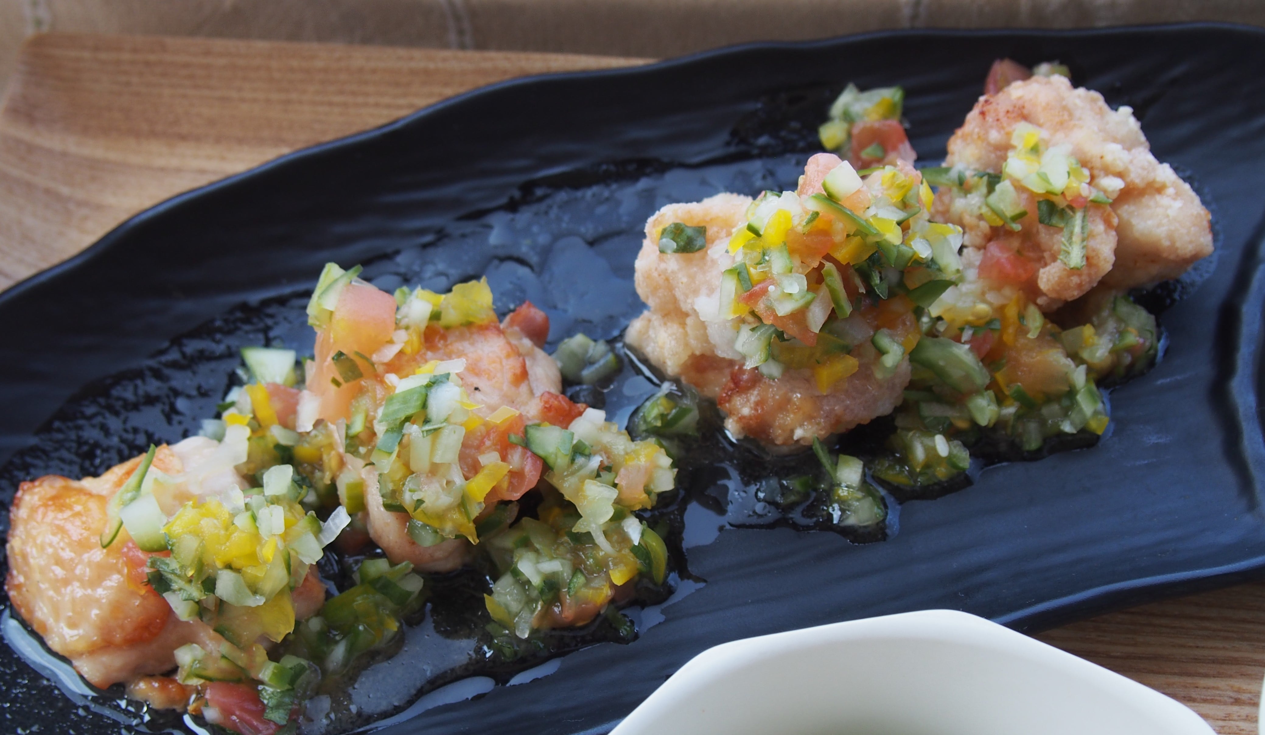 揚げ鶏と鶏ソテー 夏野菜ソース柚子胡椒風味