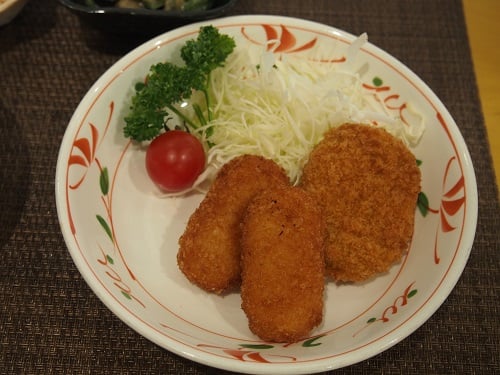 B食：コロッケ2種盛り（南瓜・カニクリーム）