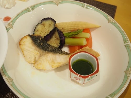 B食：スズキソテーバジルソース
