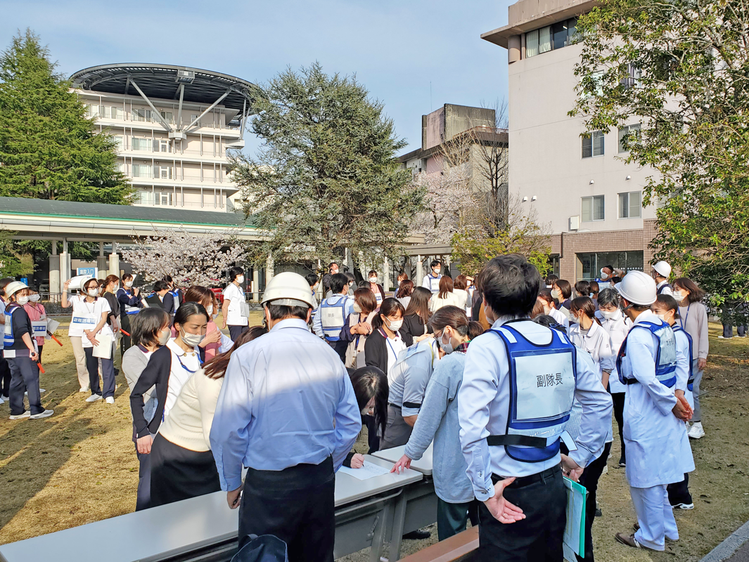 多数の職員が参加した防災訓練