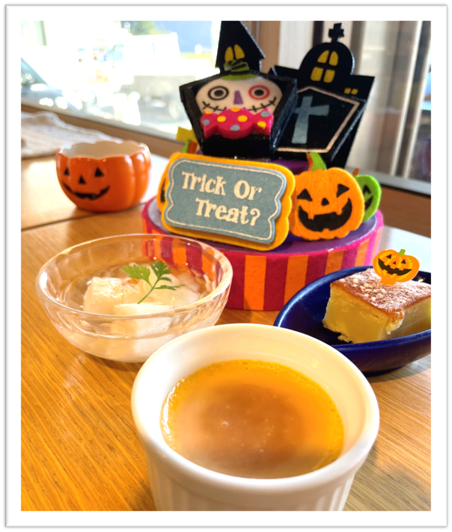 人間ドック食ハロウィンイベントのデザート　　スウィートポテト・パンプキンプリン・梨ゼリーの3種類のうちお好きな物を1つお選びください。